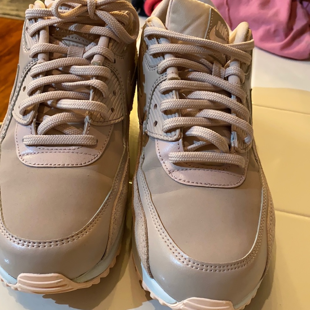 Nike Air Max like new size 9.5. In great condition